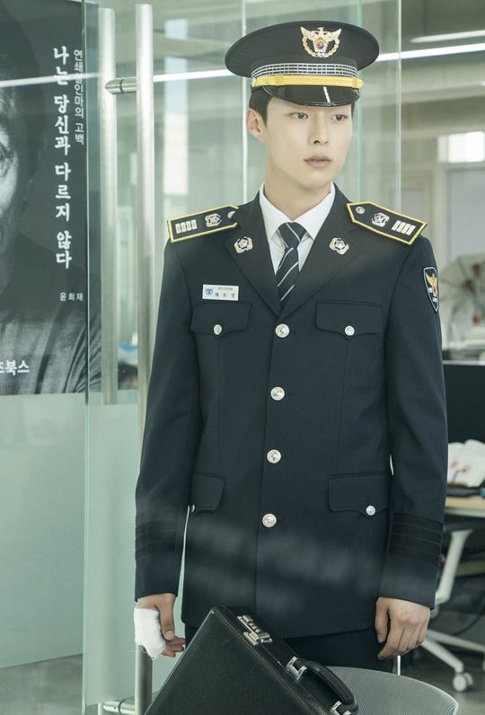 軍服 警察官 白衣 男らしさに胸キュン 制服が似合い過ぎるイケメン韓国俳優人 年8月15日 Biglobeニュース