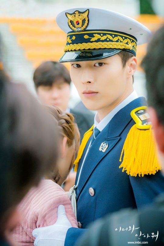 軍服 警察官 白衣 男らしさに胸キュン制服が似合い過ぎるイケメン韓国俳優人 年8月15日 Biglobeニュース