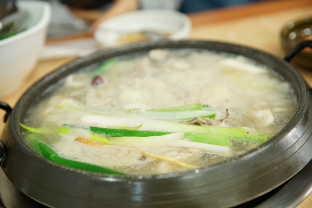 コラーゲンたっぷり！「タッカンマリ」の人気の理由と韓国・日本で食べられるお店を紹介！