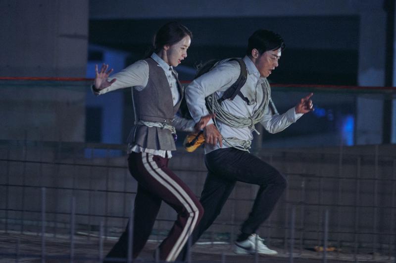 韓国公開から4ヶ月で最速日本公開！チョ・ジョンソク＆ユナのW主演で贈るサバイバル・パニック映画『EXIT』
