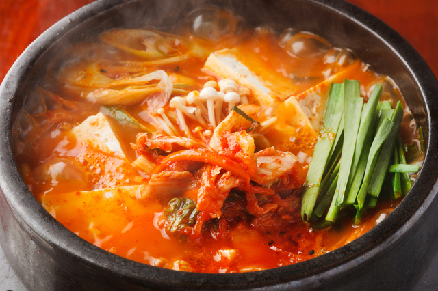 【韓国グルメ】あの人もハマってる？映画・ドラマで見かけるおすすめ韓国鍋料理7選！